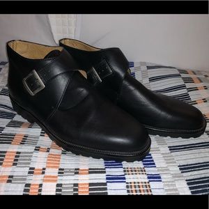 Kenneth Cole NY 10 1/2 double buckle